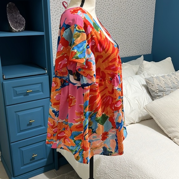 Entro deep v-neck floral swing top with tie - Picture 4 of 6